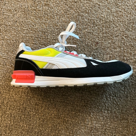 Puma sneakers (worn once) size 11 - Picture 7 of 7